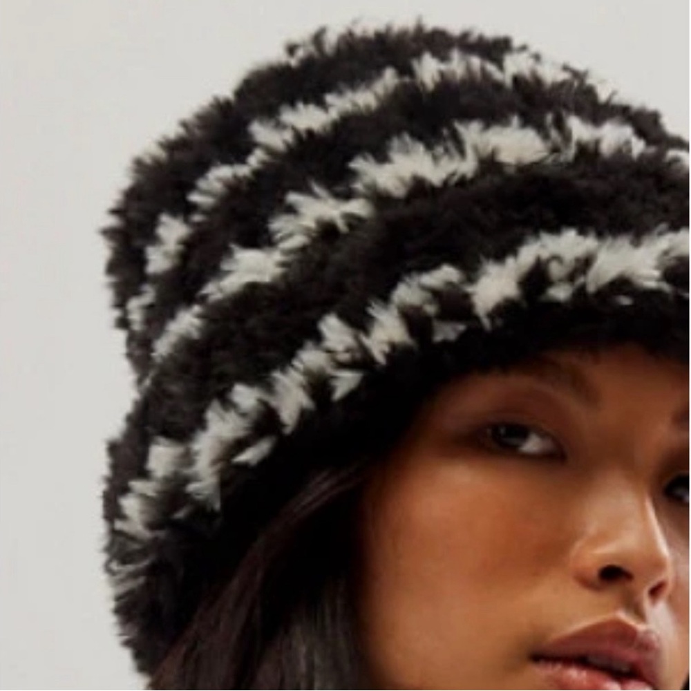 Free People Only For You Faux Fur Striped Beanie❤️ NWOT - Picture 5 of 5